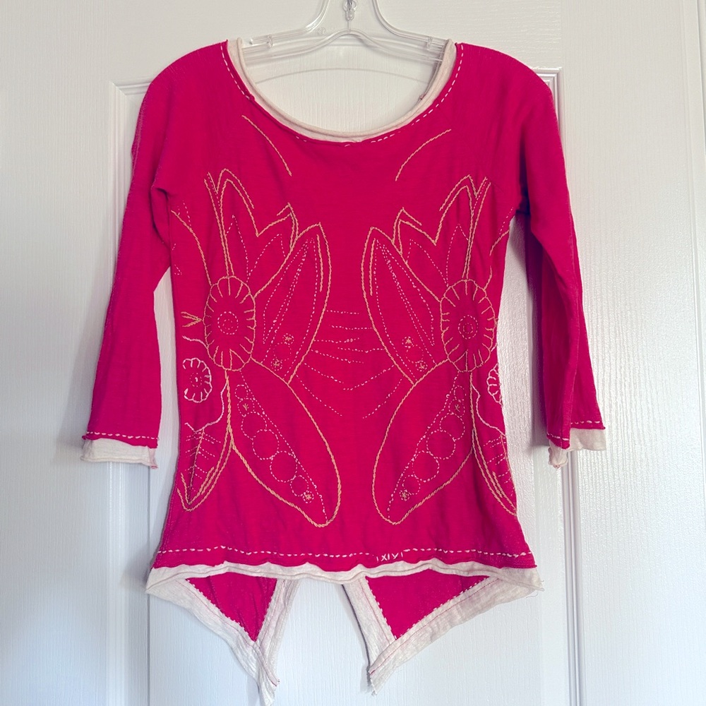 Komodo Asymmetrc Hem Embroidered Pink Tee